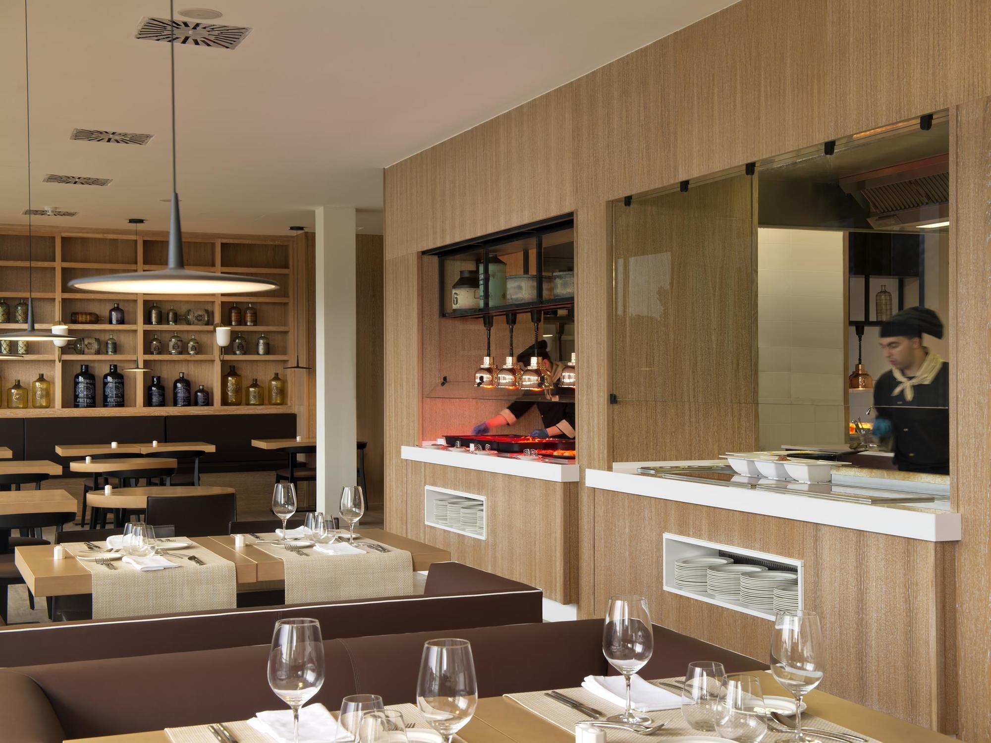 Melia Gavilanes Hotel 4*