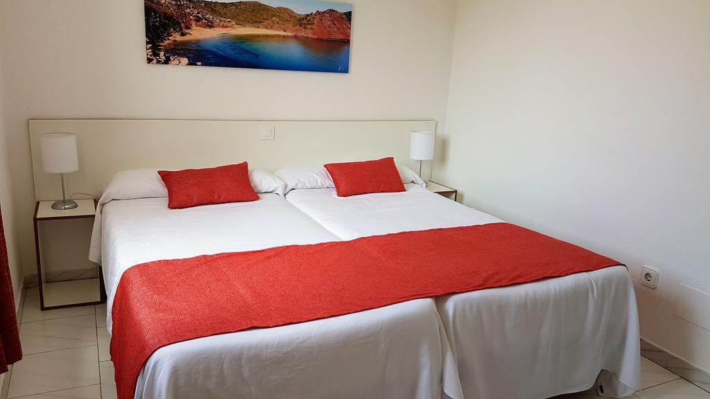 California Cala'N Blanes (Menorca)