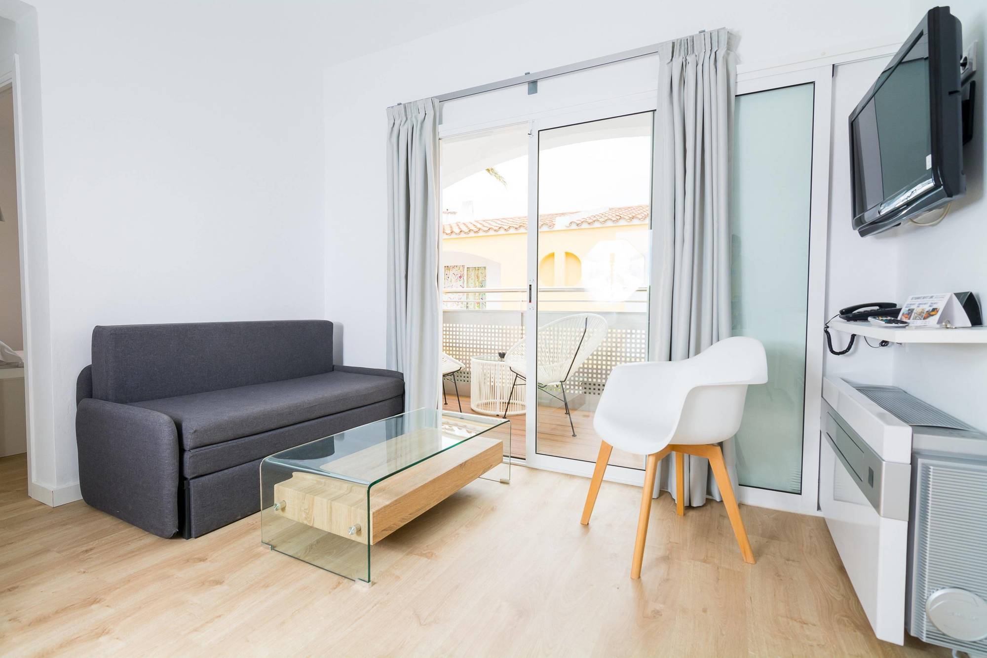 Aparthotel Cales De Ponent 2*