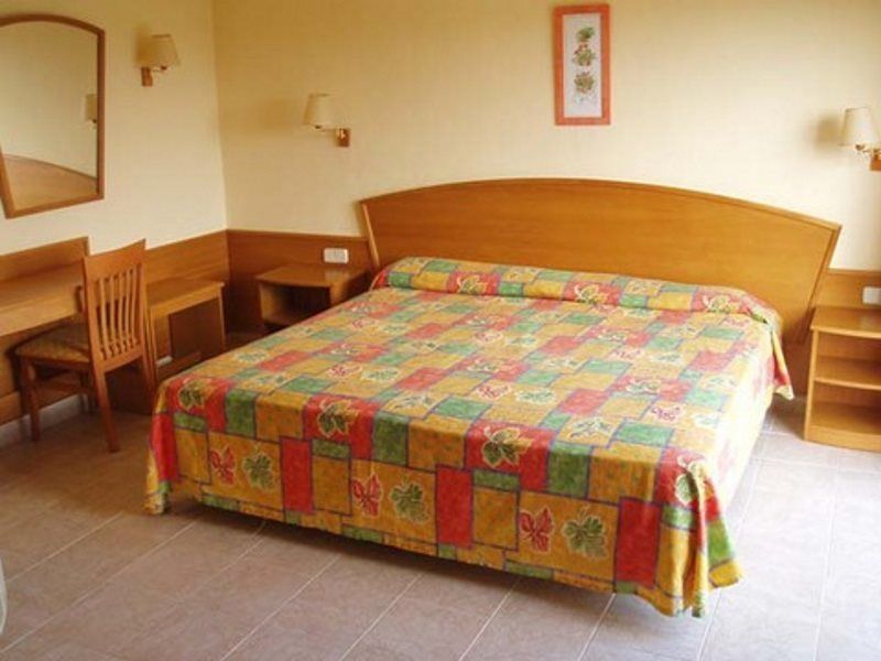 Fergus Style Carema Aparthotel 4*
