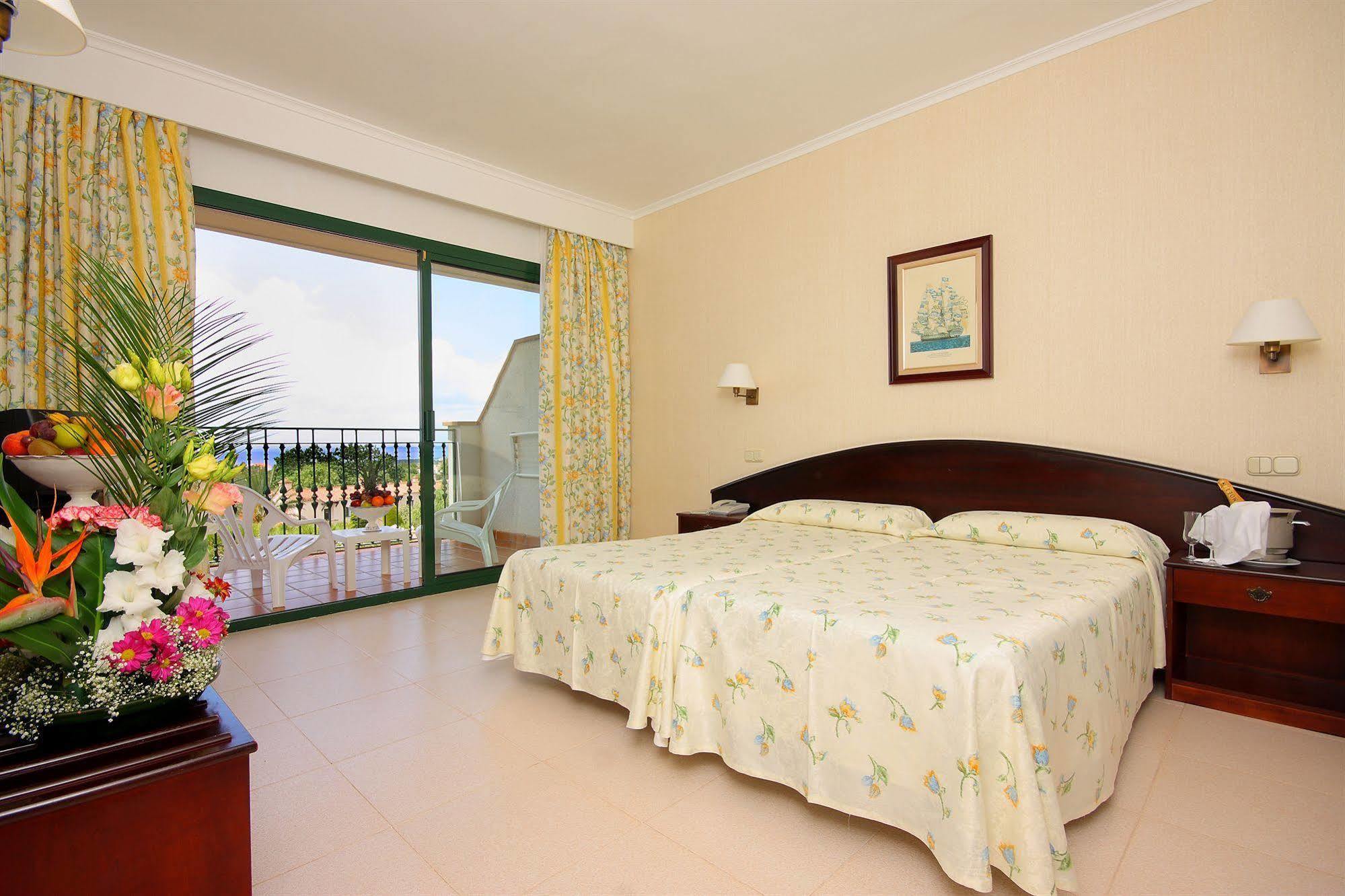 Son Bou Apartments Apartment