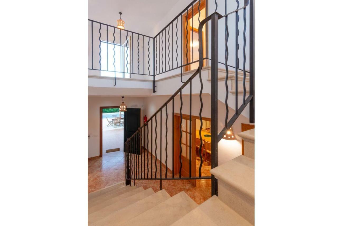 Biniparrell Villa *