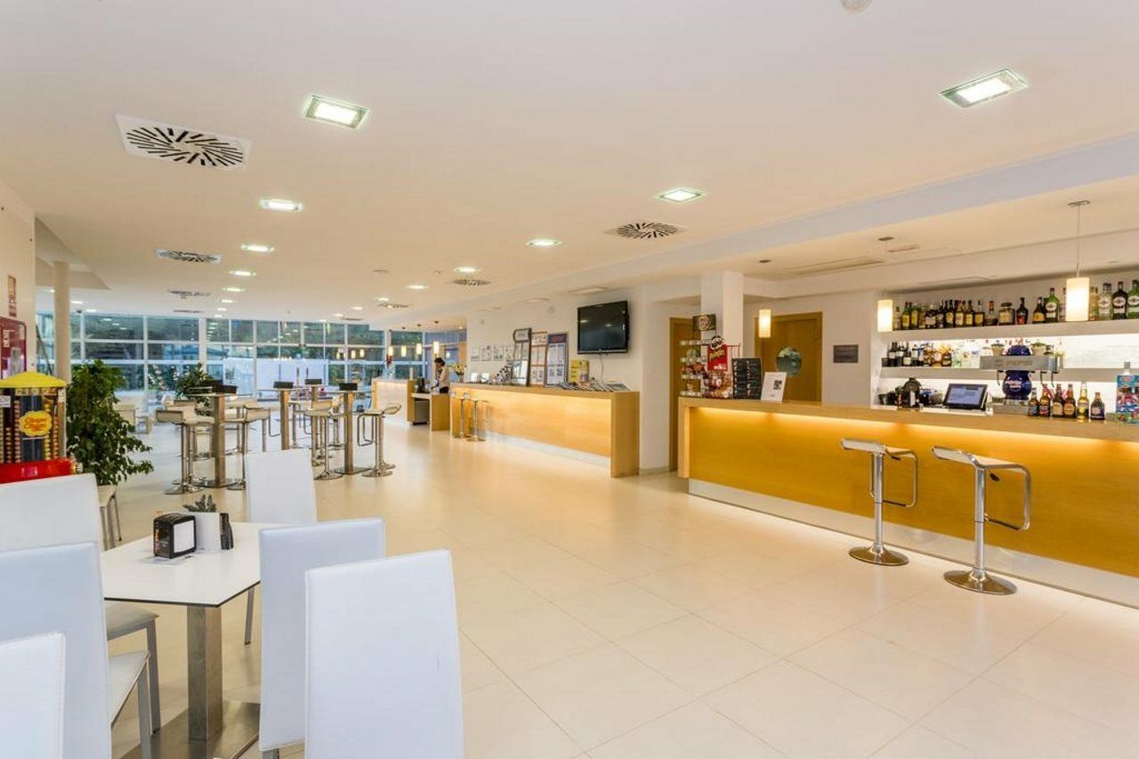 Aparthotel Cales De Ponent 2*