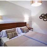 BINI SEGUI · Villa amplia 12 pax · 6 hab · 4 baños · Piscina privada