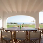 Casa con piscina, vistas y acceso privado al mar. Vistes Voramar.