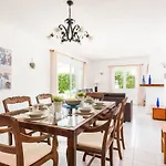 Villa Mencia by Villa Plus