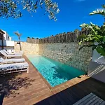 S\'Estancia Suites