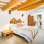 Calma Hotel