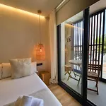 S\'Estancia Suites