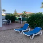 Gran Casa Con Bonito Jardin