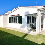 Chalets Con Piscinas Privadas Junto Al Mar