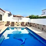 Chalets Con Piscinas Privadas Junto Al Mar