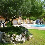 Apartamentos Island
