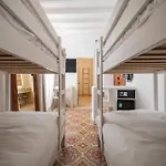 Llonga\'S Hostel