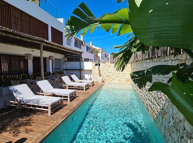 S\'Estancia Suites