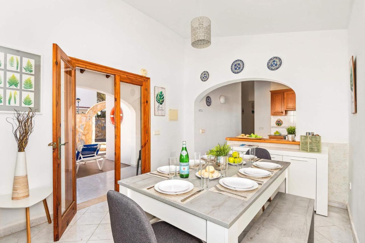 Salord 4 Bedroom Villa, Cala Blanca Villa *