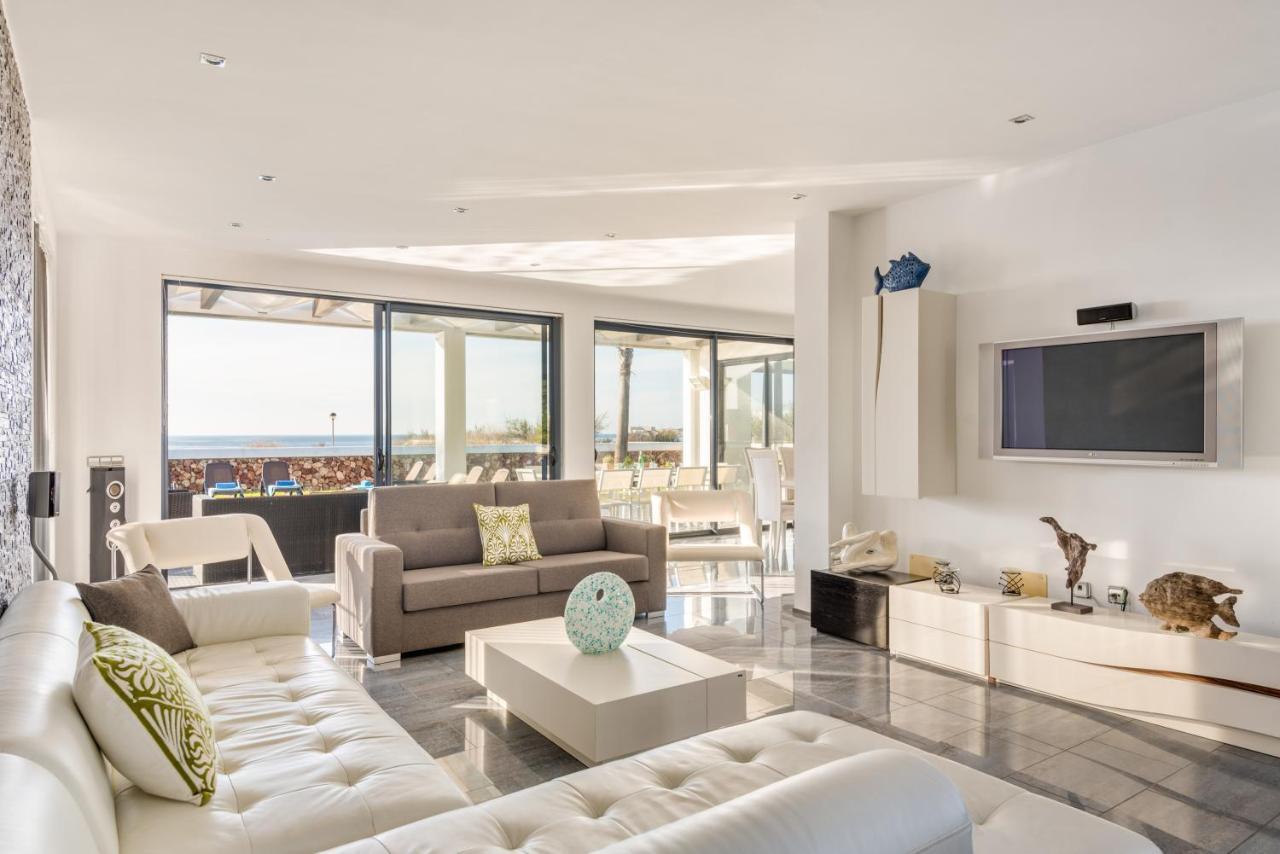 Sea View Villa *