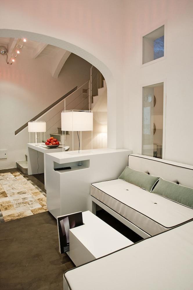 971 Con Encanto Hotel 3*