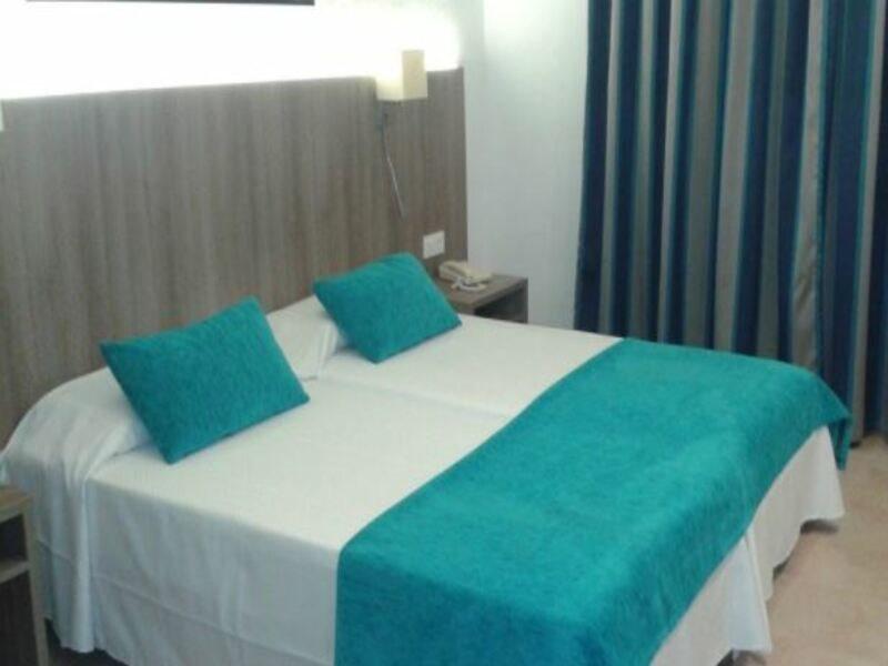 Del Almirante Hotel *