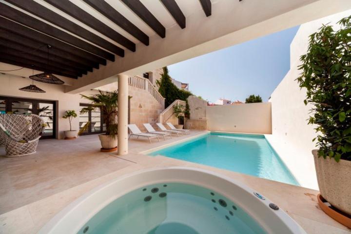 Villa Splendid Former Chapel With Pool & Jacuzzi