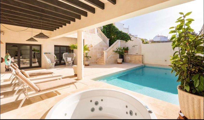 Splendid Former Chapel With Pool & Jacuzzi