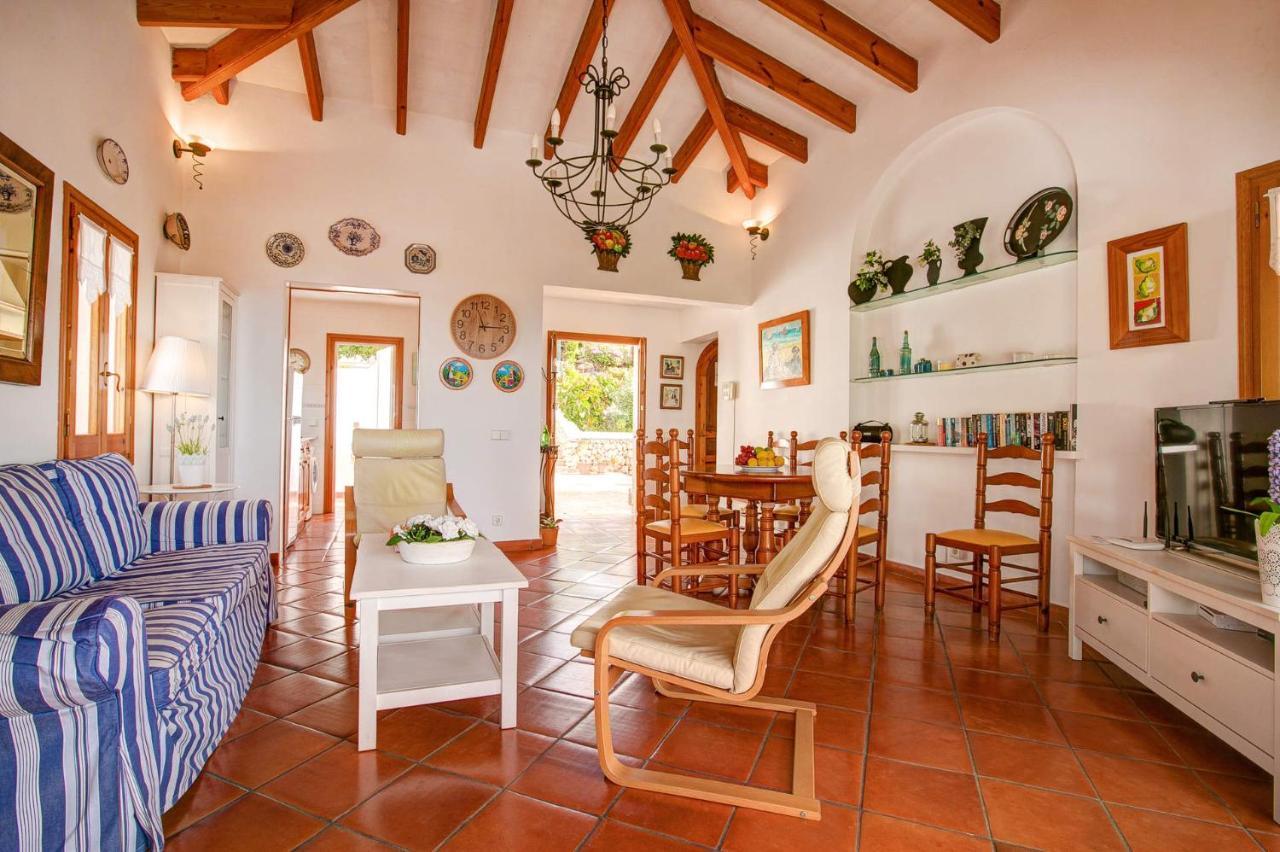 Corina Villa *