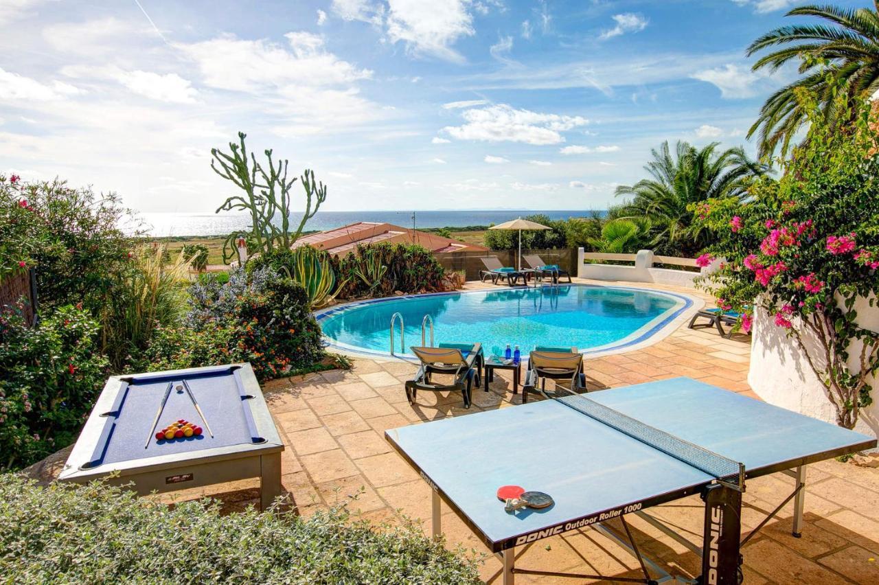 Corina Villa *