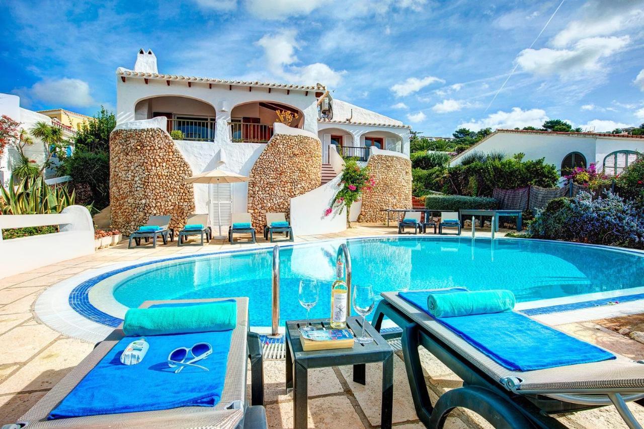 Corina Villa