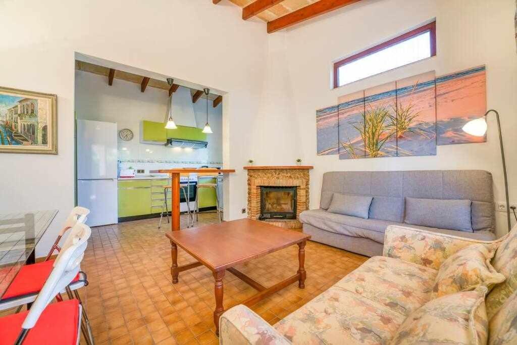 Villa Aure Villa con piscina y aire acondicionado cerca de la playa Cala'N Bosch (Menorca)