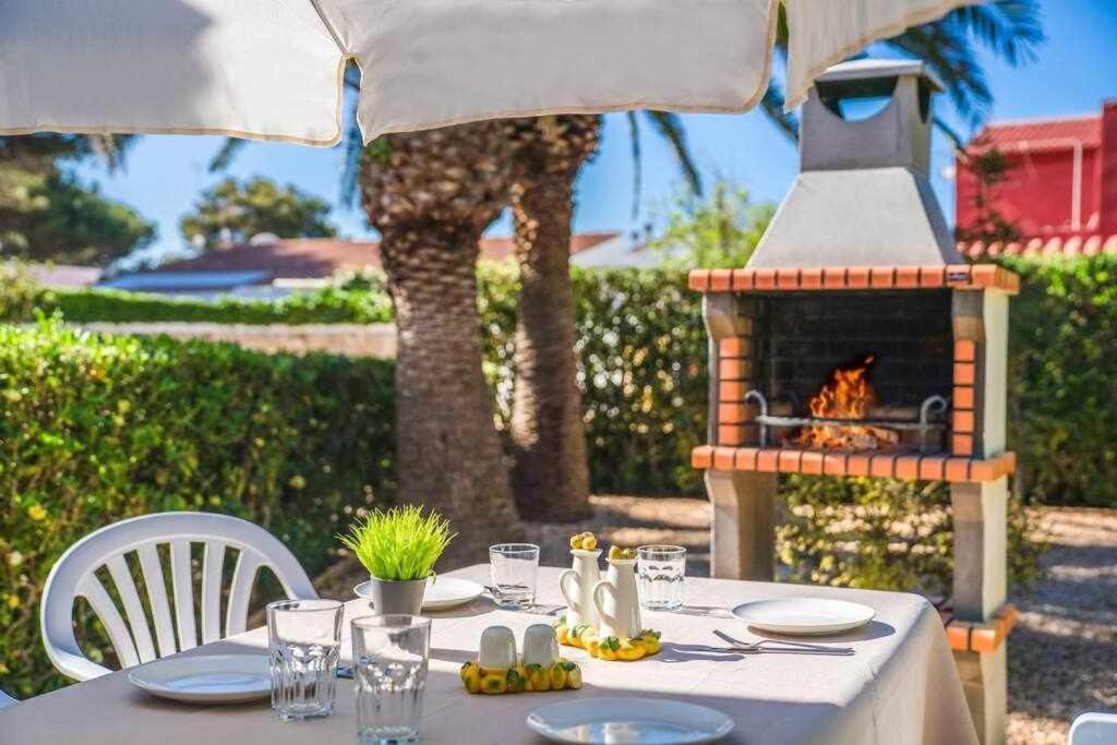 Villa Aure Villa con piscina y aire acondicionado cerca de la playa Cala'N Bosch (Menorca)