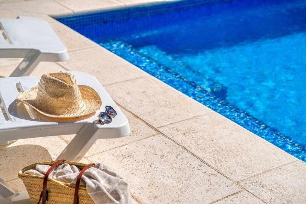 Villa Aure Villa con piscina y aire acondicionado cerca de la playa