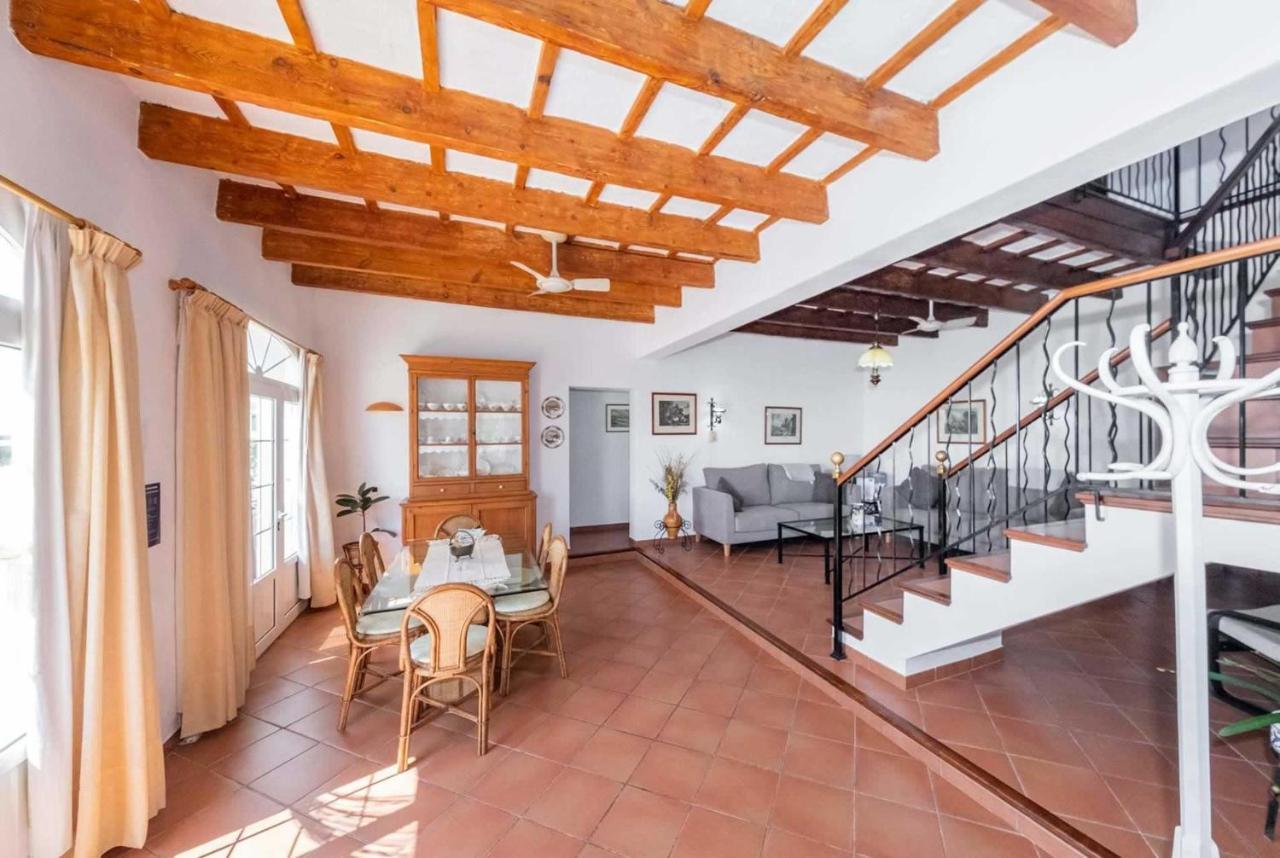 Llucasaldent Menor Villa *
