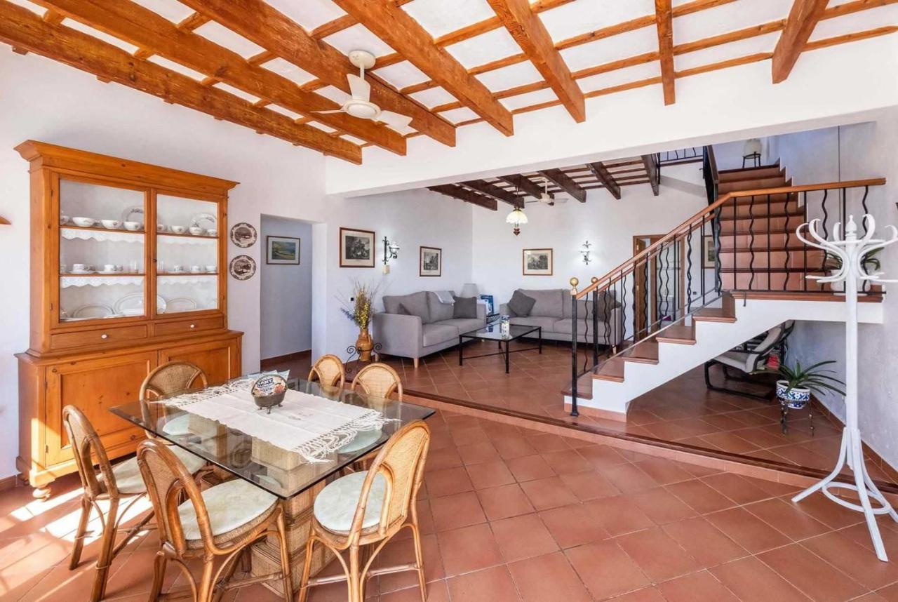 Llucasaldent Menor Villa