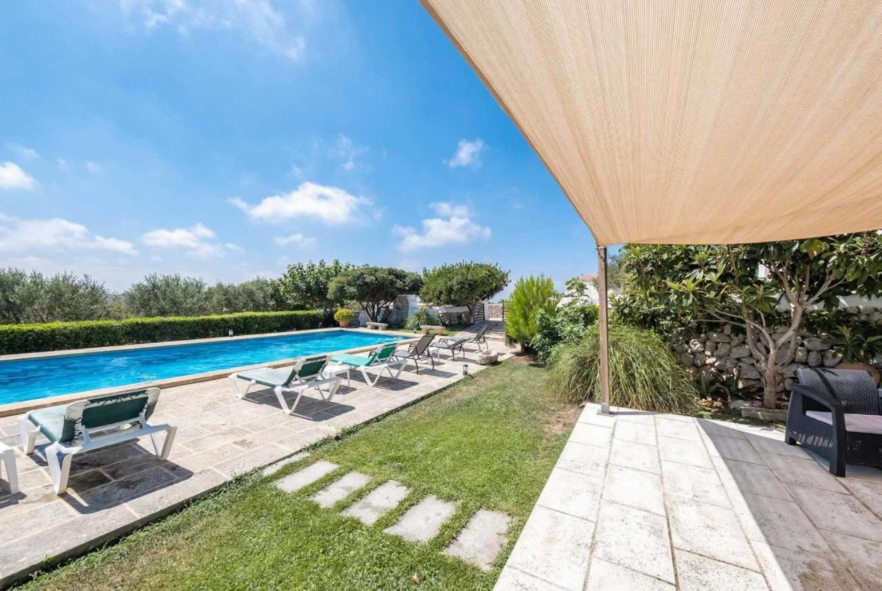 Llucasaldent Menor Villa