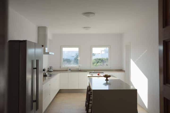 Casa Con Piscina, Vistas Y Acceso Privado Al Mar. Vistes Voramar. Cala'N Blanes (Menorca)