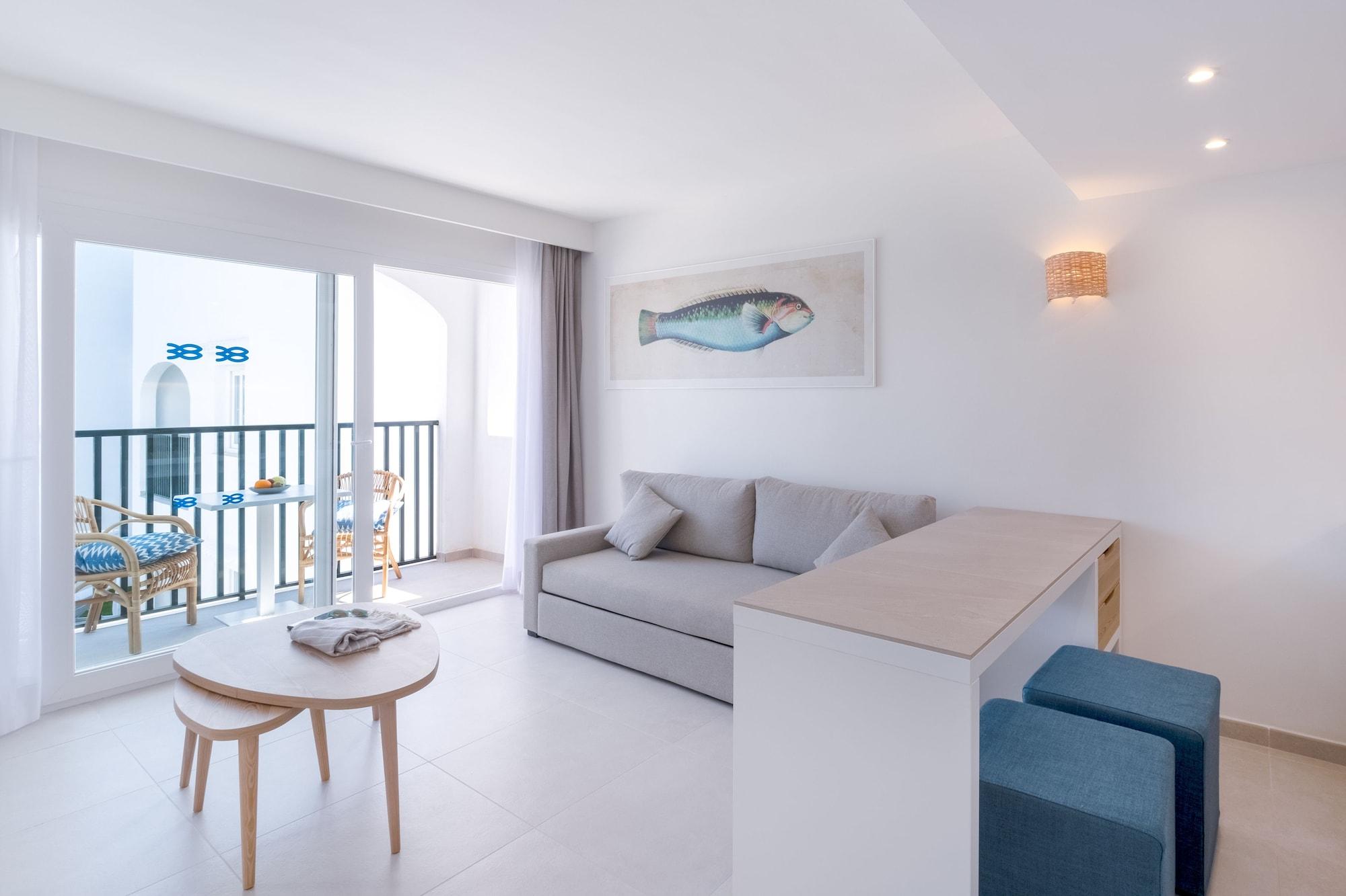 Fergus Style Carema Apartahotel 4*