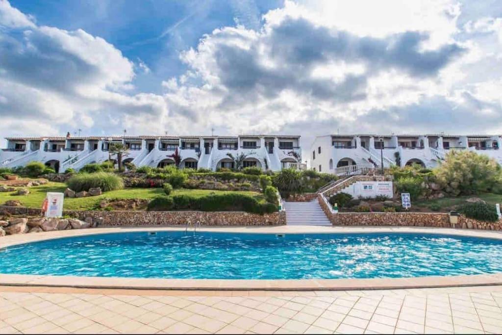 Apartamento Lovely Hideaway With Pool And White