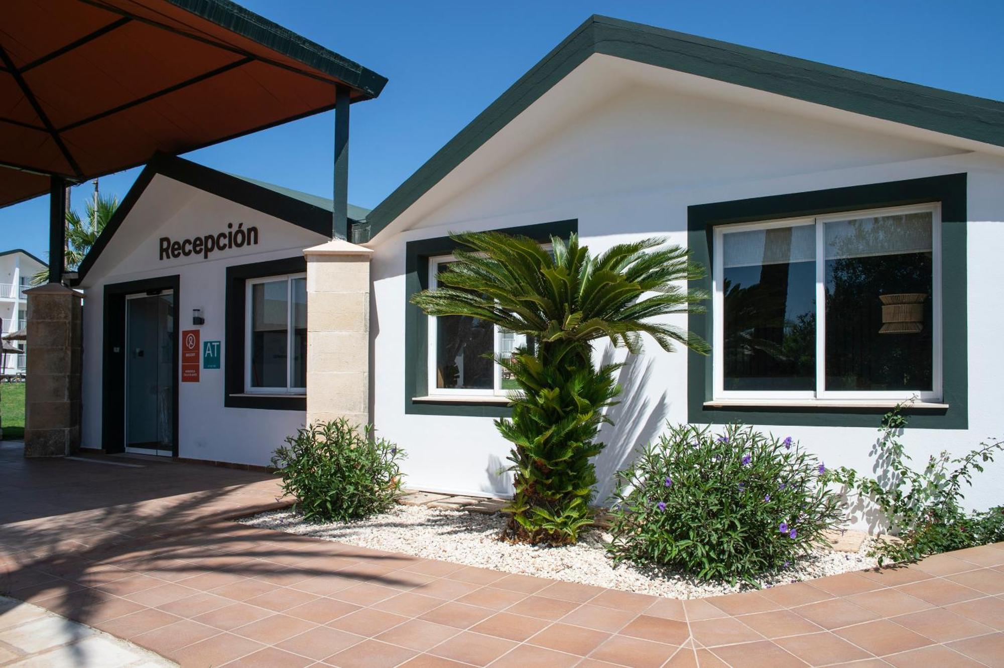 Pierre&vacances Menorca Cala Blanes Apartahotel 3*