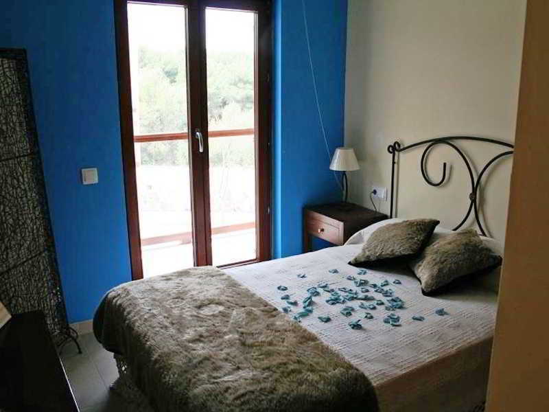 Posidonia Aparthotel 4*