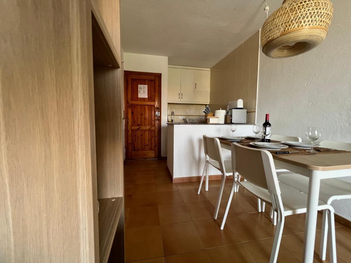 Lovely Hideaway With Pool And White Apartamento Arenal d'en Castell