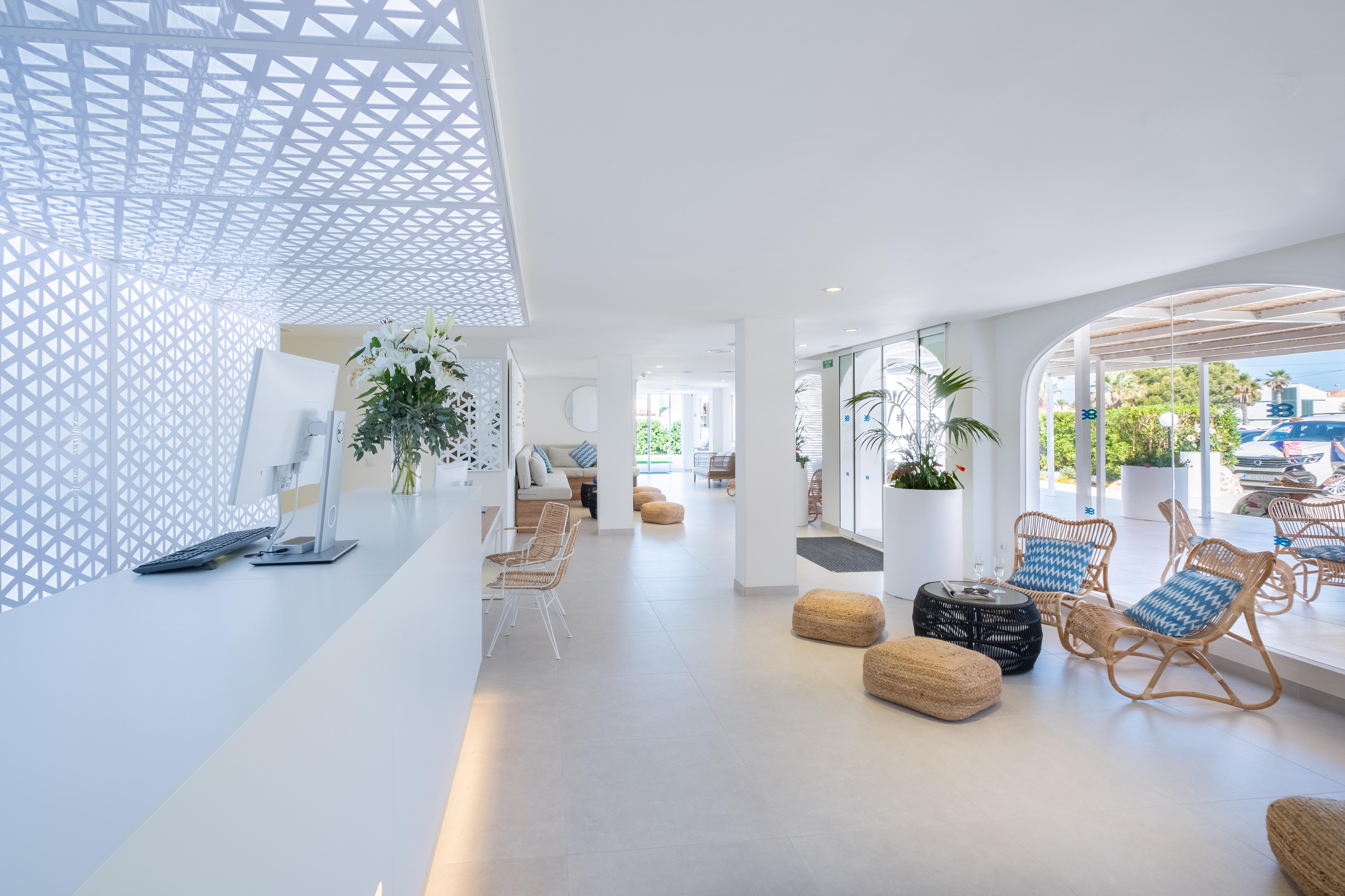 Fergus Style Carema Apartahotel