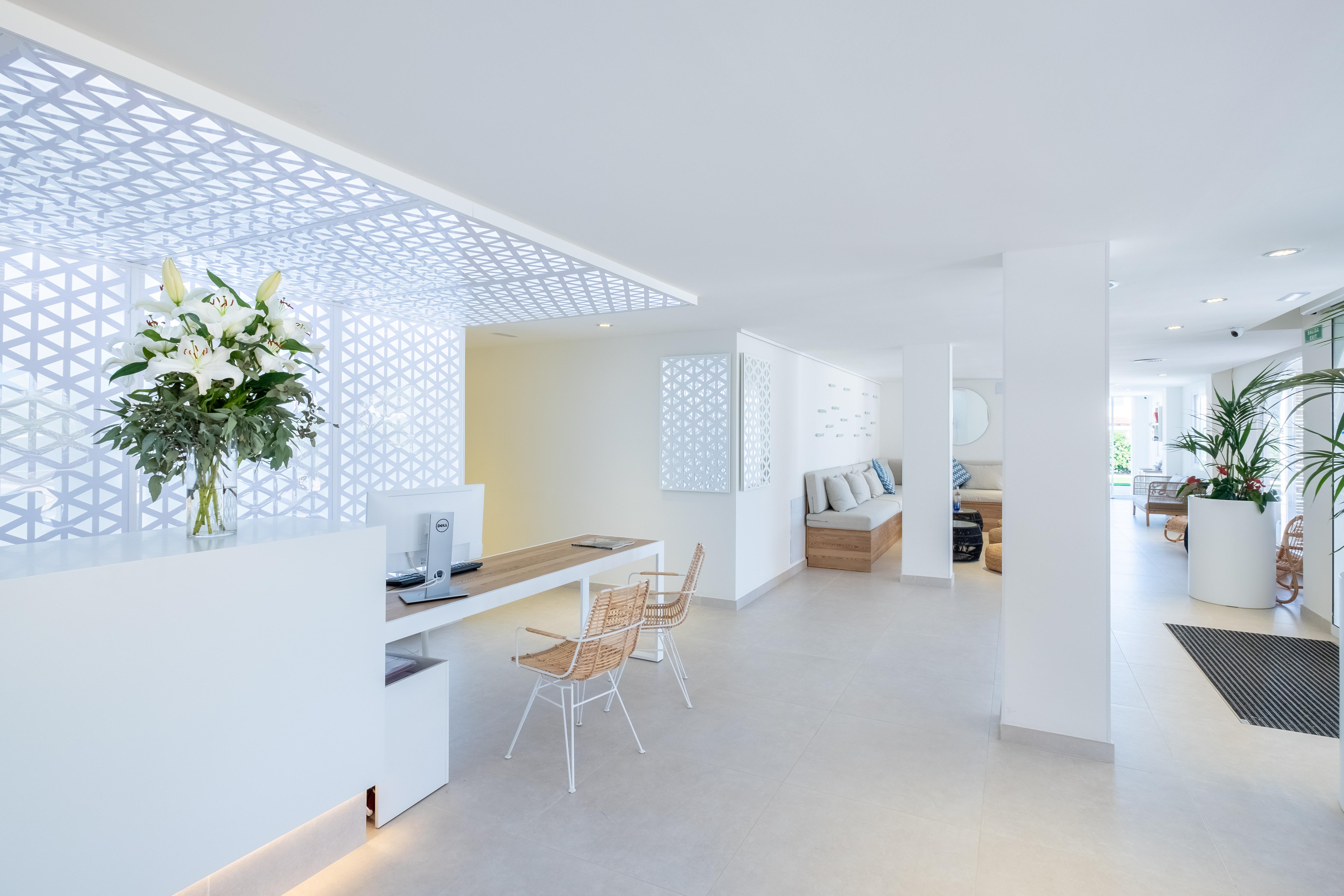 Fergus Style Carema Apartahotel 4*