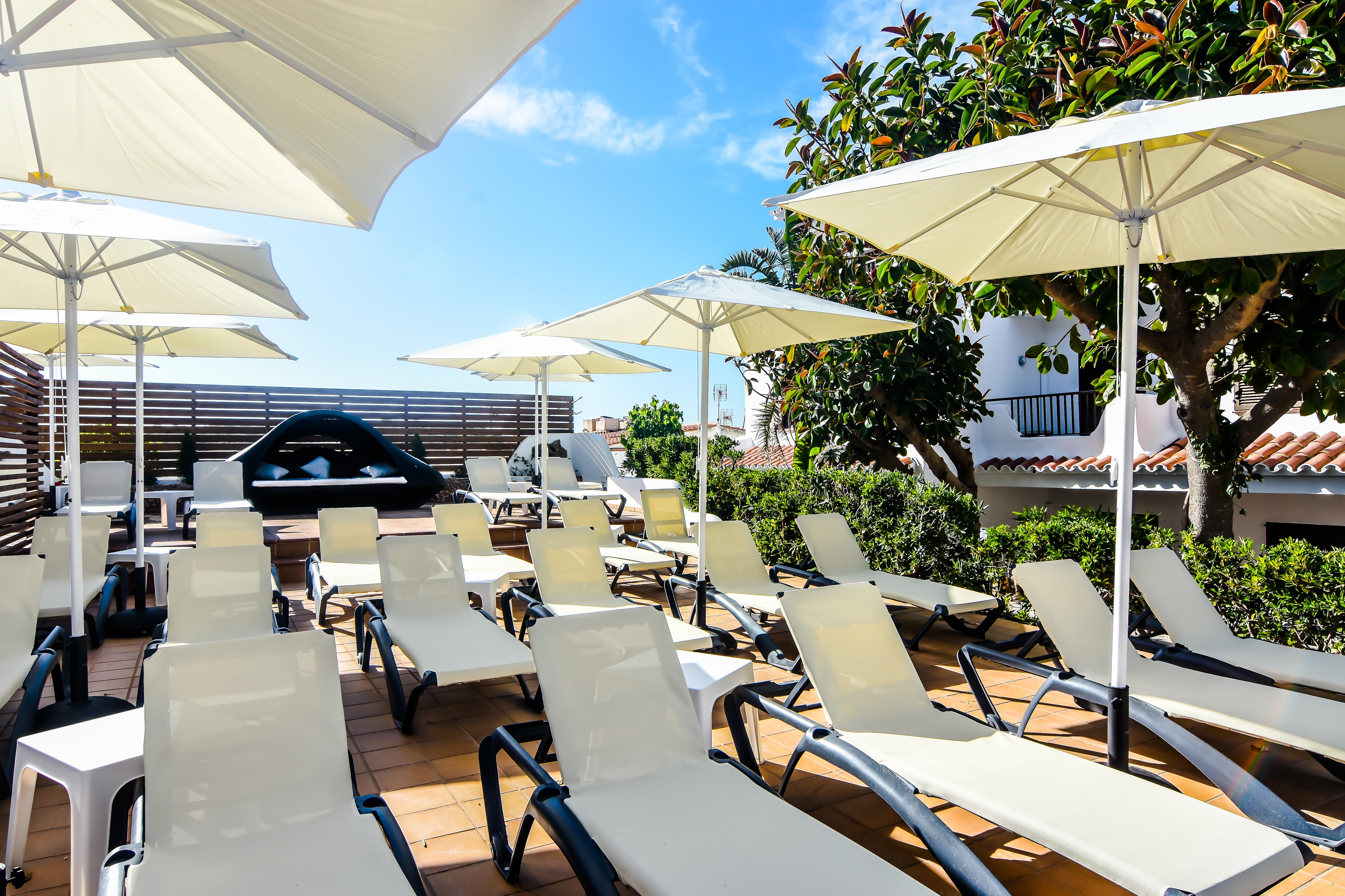 Nelva Apartahotel Cala En Porter (Menorca)