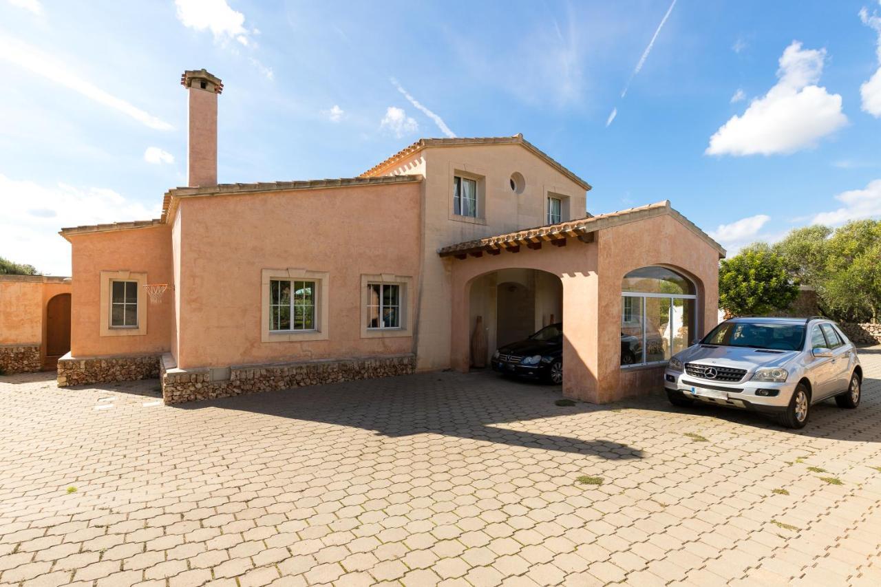 Estrellita Villa