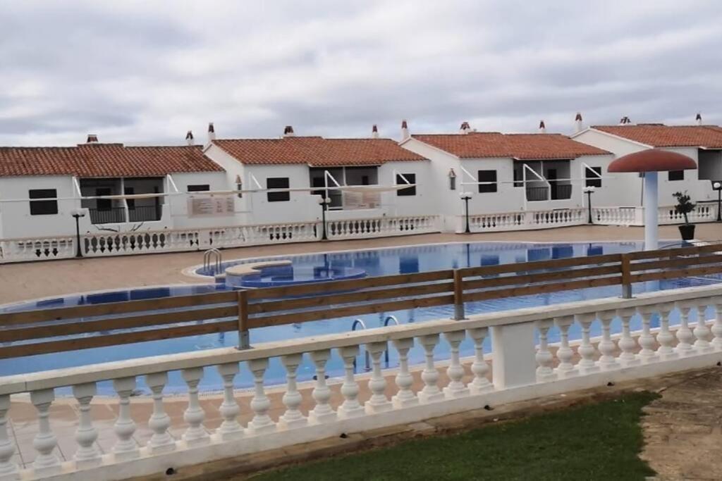 Bord De & Piscine A Son Bou - / 4 Pers *