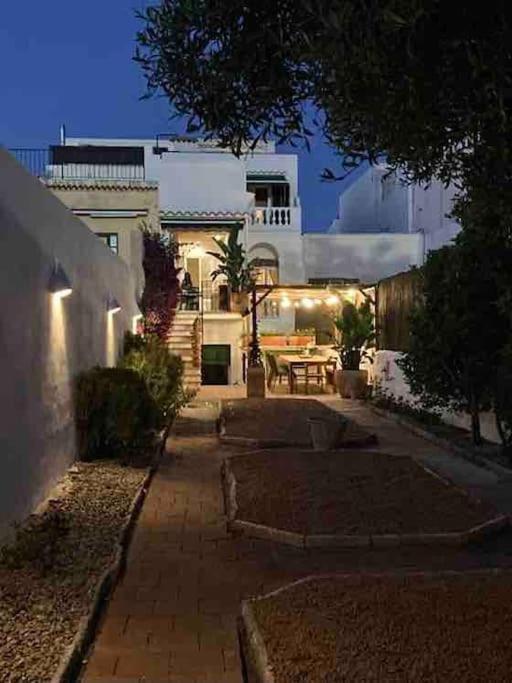 Didi House - Charming In Downtown Mahon