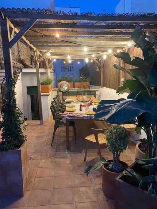 Didi House - Charming In Downtown Mahon