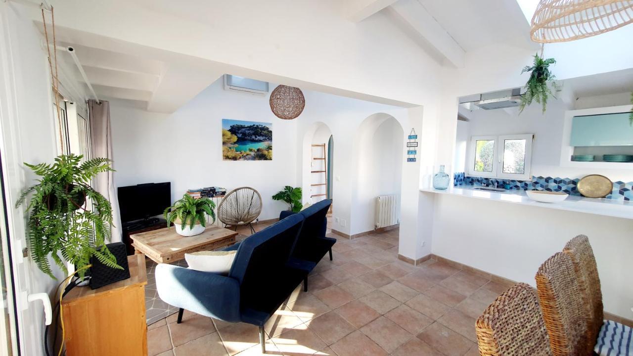 Vell Luxury Villa, Sea Direct Access, Private Pool *