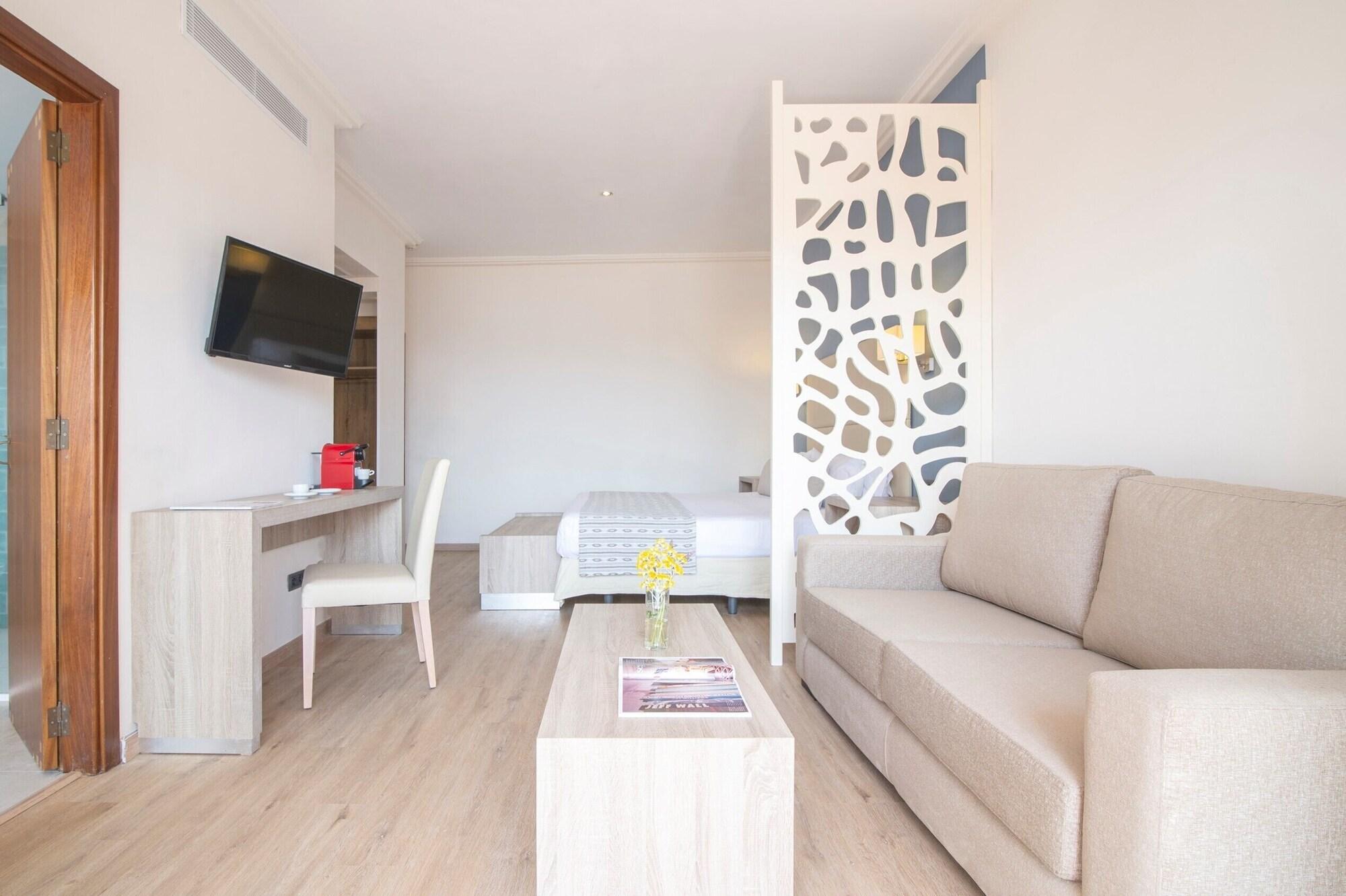 Hotel Menorca - Adults Recommended - By Pierre & Premium Binibeca