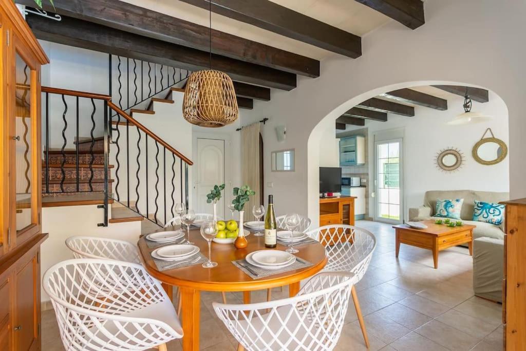 Can Esmo! 6 Hosts, 3 Bedrooms And A Private Pool